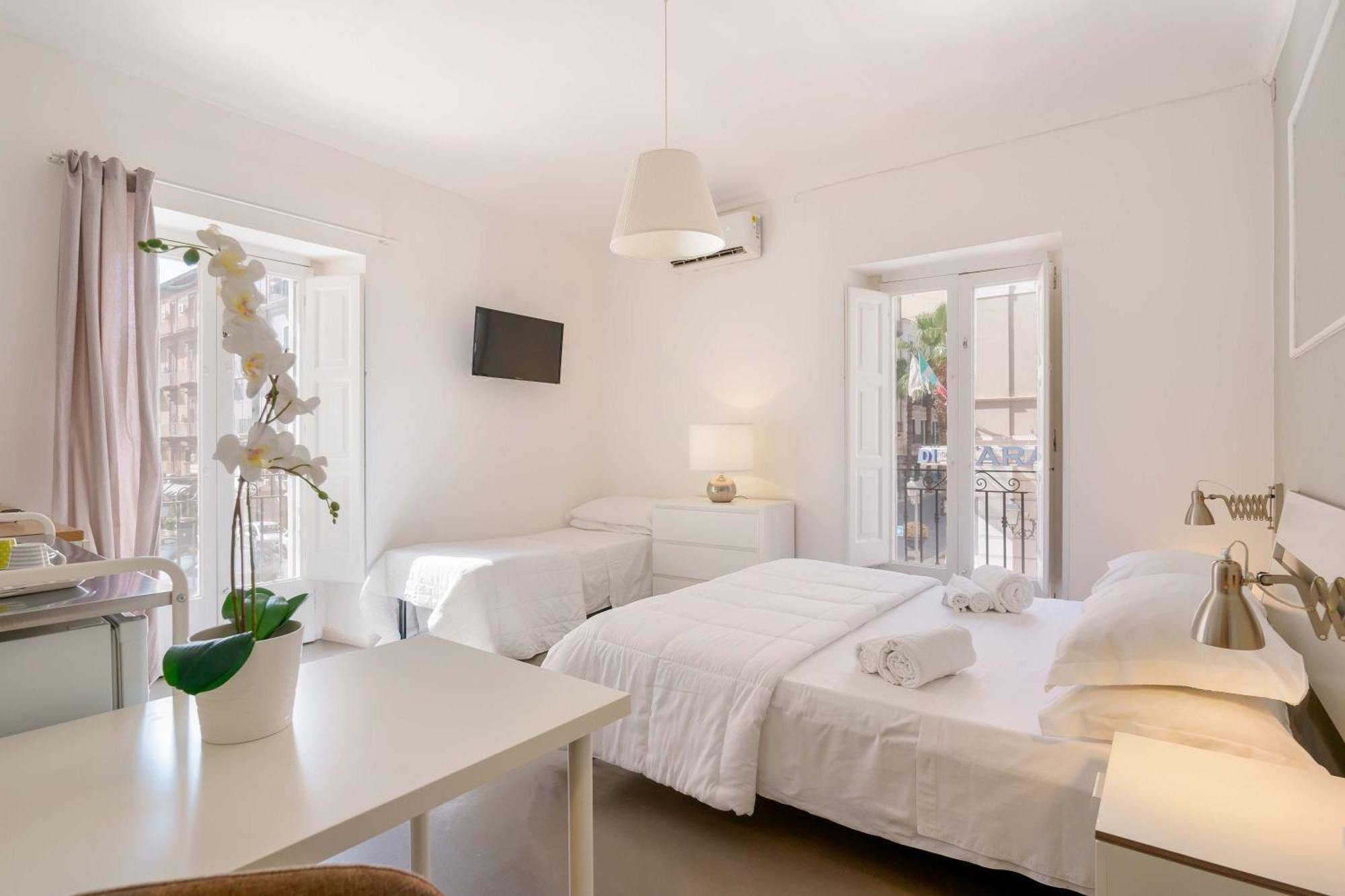 Palazzo Berardi Bed & Breakfast Taranto Exterior photo